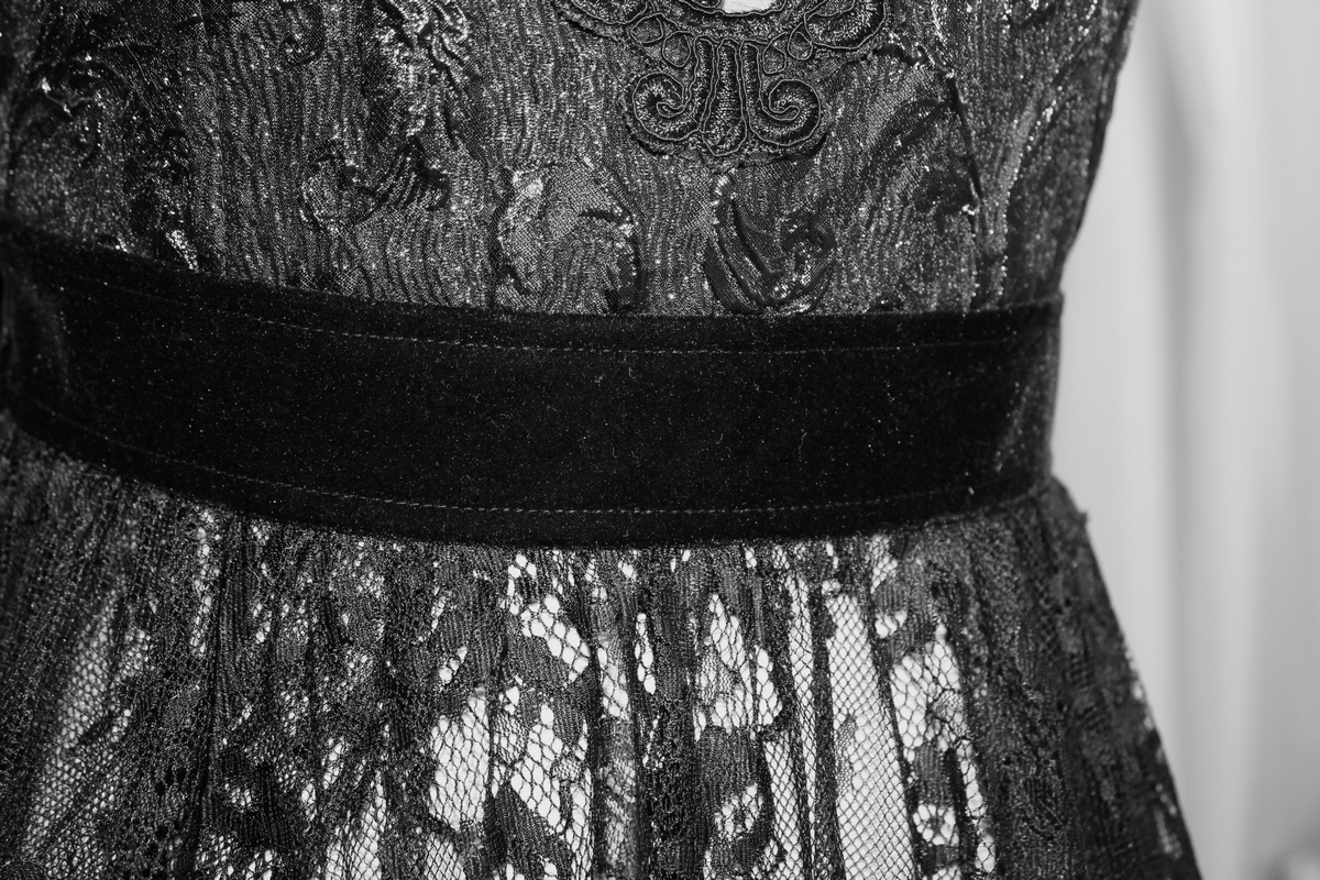 Black Gothic Lace Sleeveless Short Irregular Dress / Women's Black Dress With Red Beading