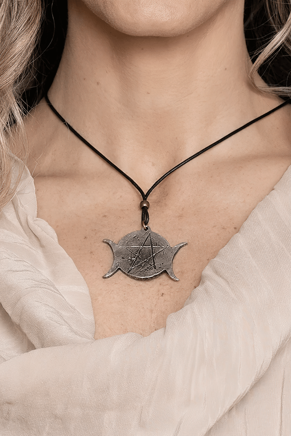 Gothic Triple Moon Pentagram Wiccan Amulet Necklace