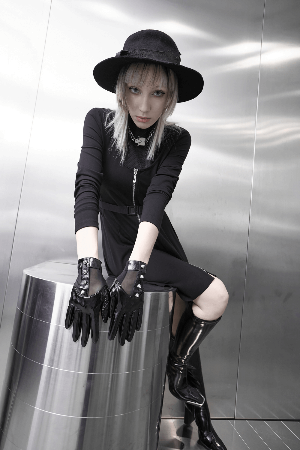 Punk Metal Rivet PU Leather Gloves with Elastic Mesh