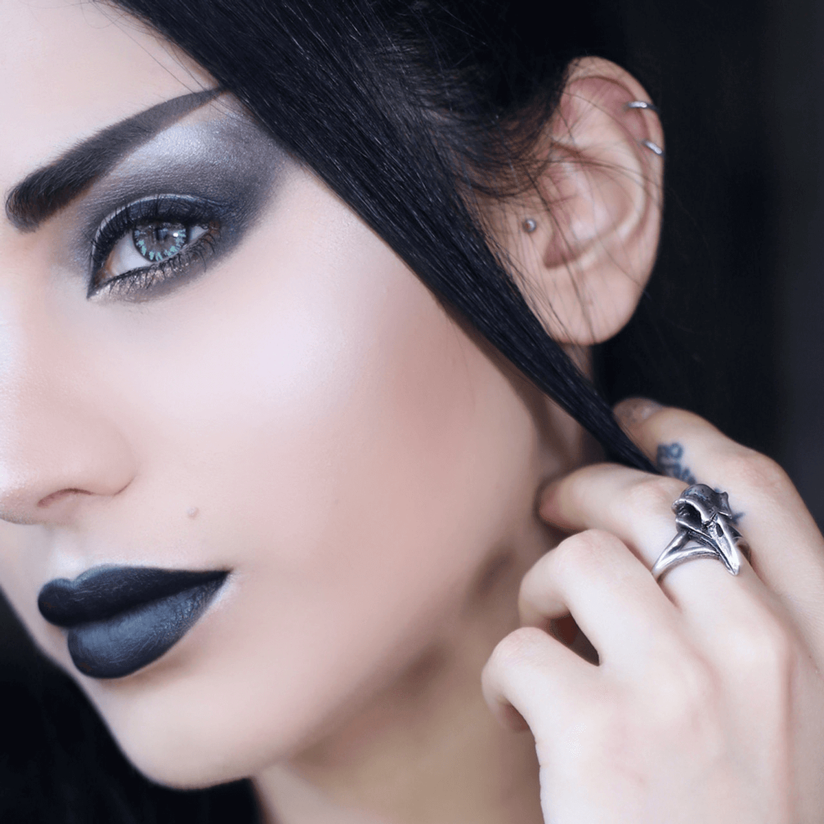 Raven Skull Ring in Antiqued Pewter - Gothic Bird Ring