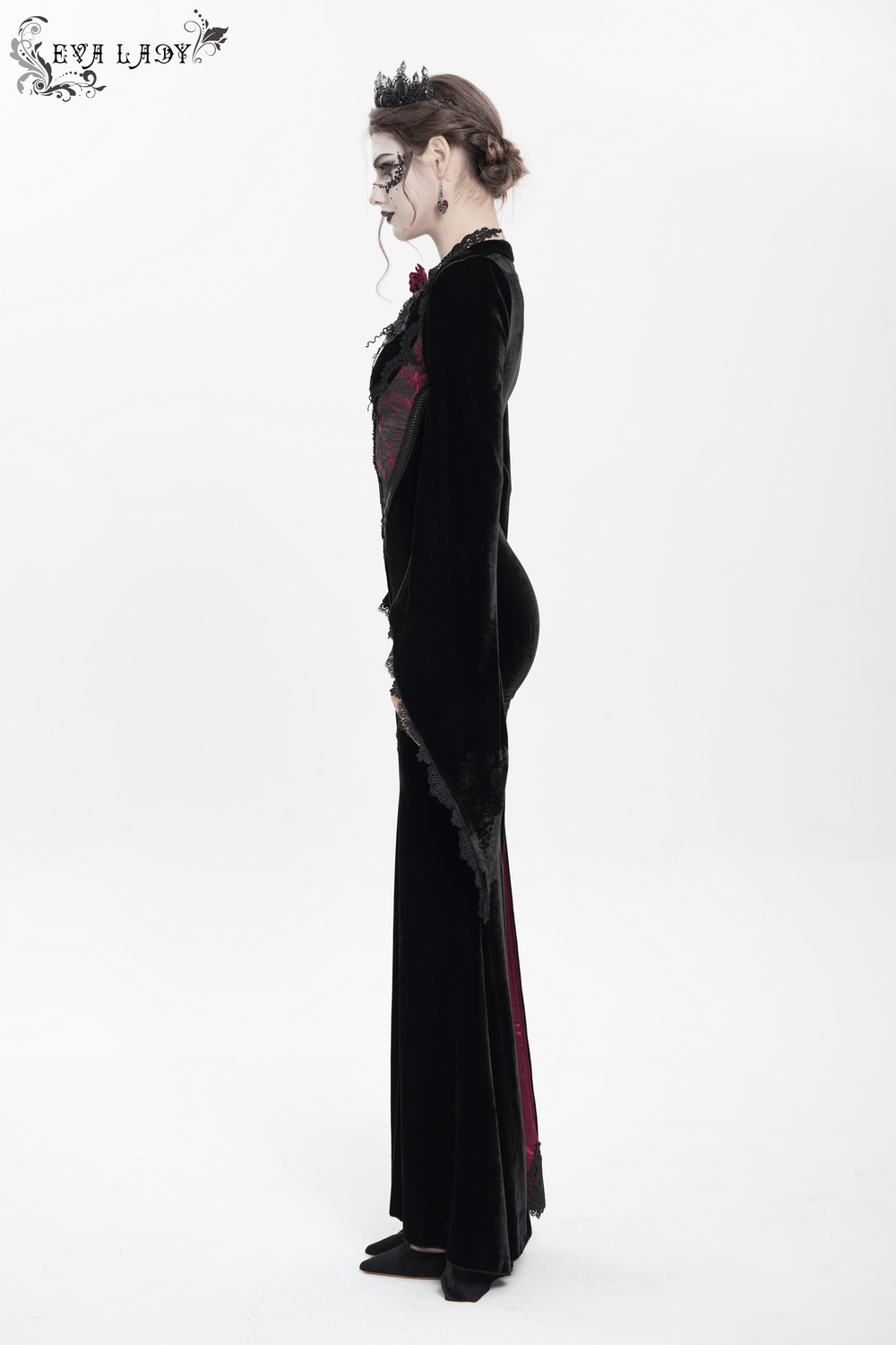 Chic Velvet Evening Dress with Lace and Wine Red Accents