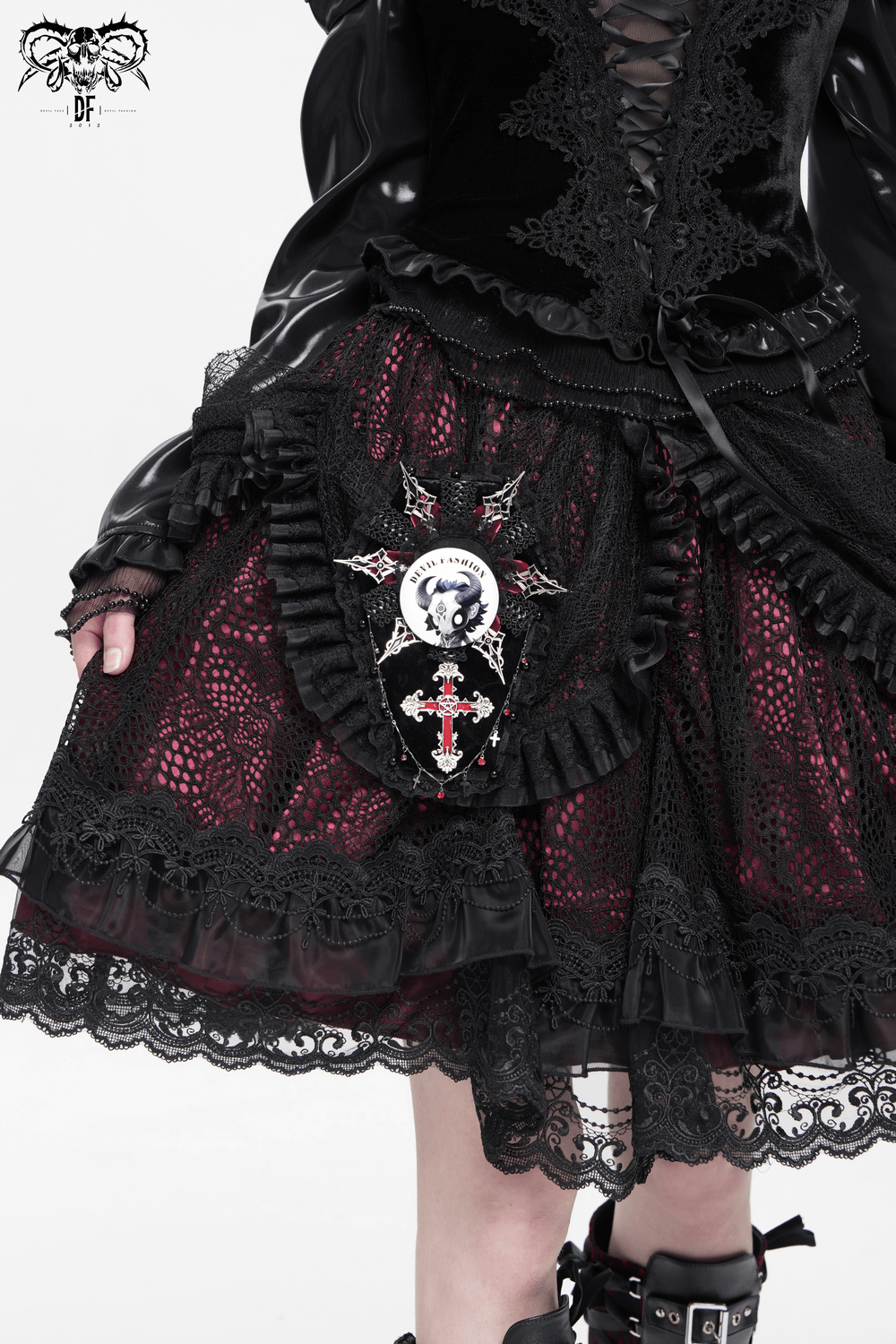 Devil Fashion Gothic Horned Skull Logo Pin Badge
