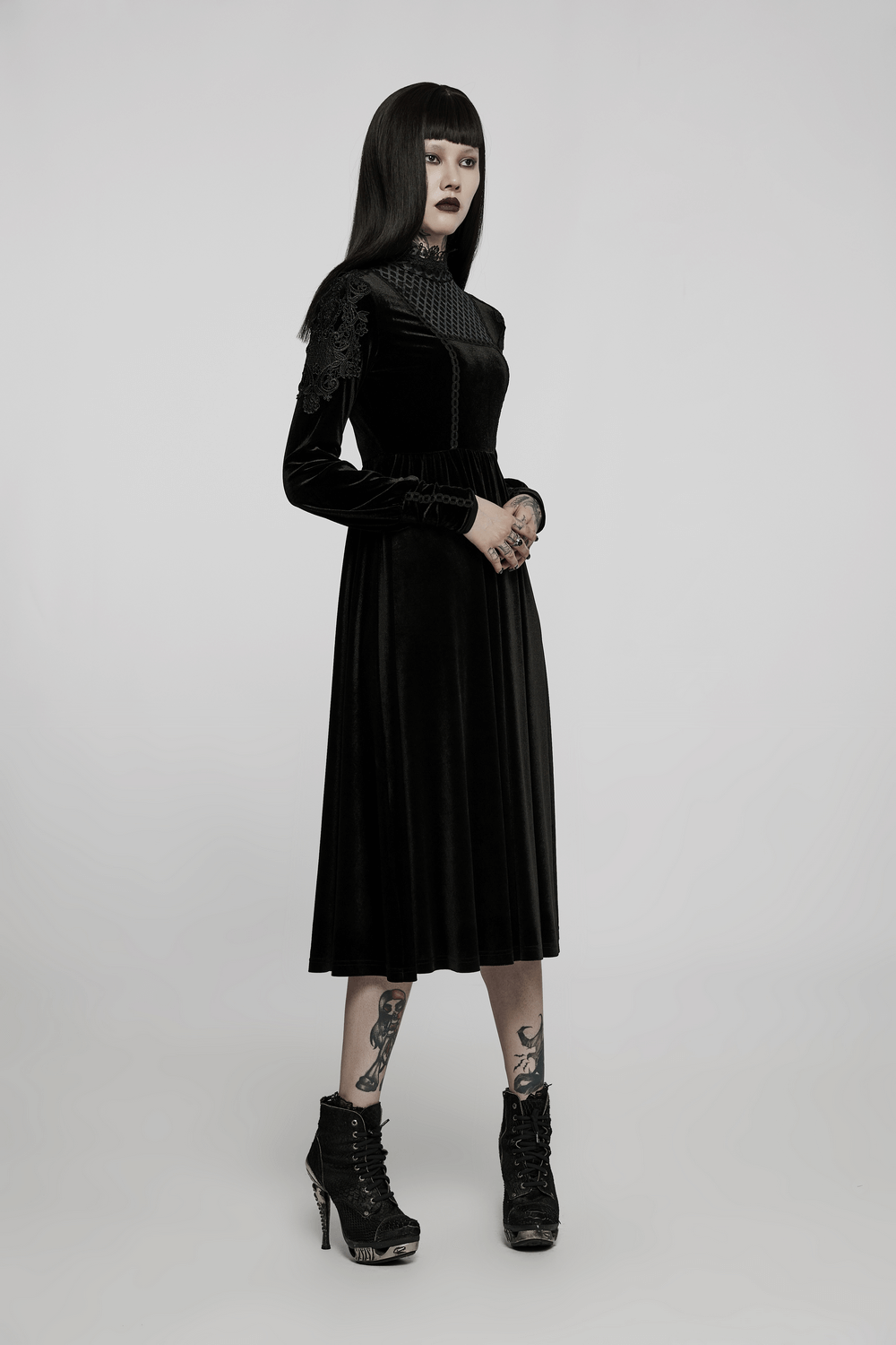Elegant Lace-Collar Velvet Gothic Dress With Zipper in the Back